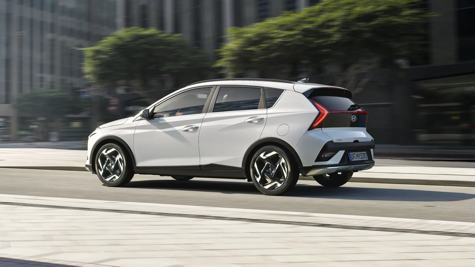 HME BC3 CUV Eviz EXT SAW Atlaswhite 52910Q0430 SHOT C008